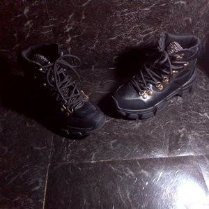 Guess boots